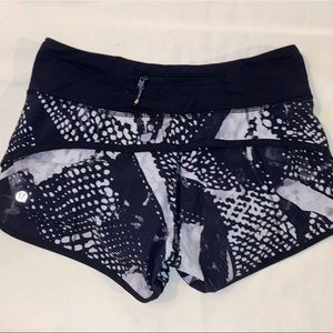 Lululemon speed up short in black and white print